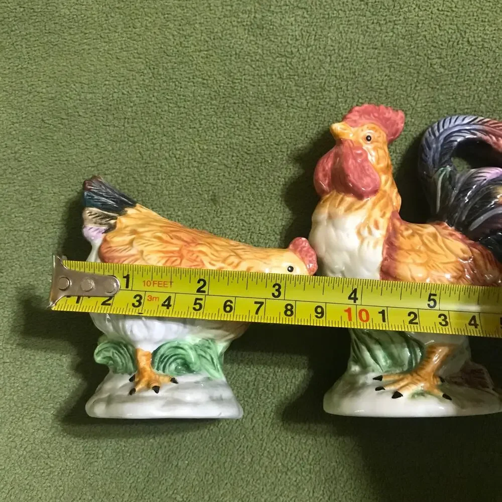 Rooster and‎ Hen Chicken Pecking Salt & Pepper Shakers Set